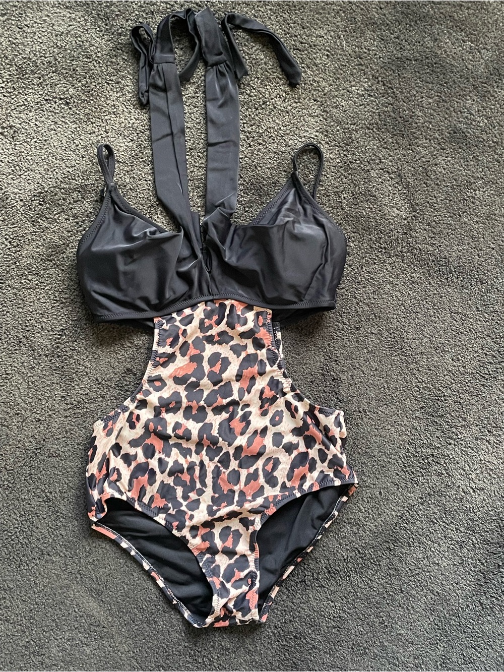 Women’s Black Leopard Print One Pc Swimsuit Sz Medium Straps & Ties Around Neck